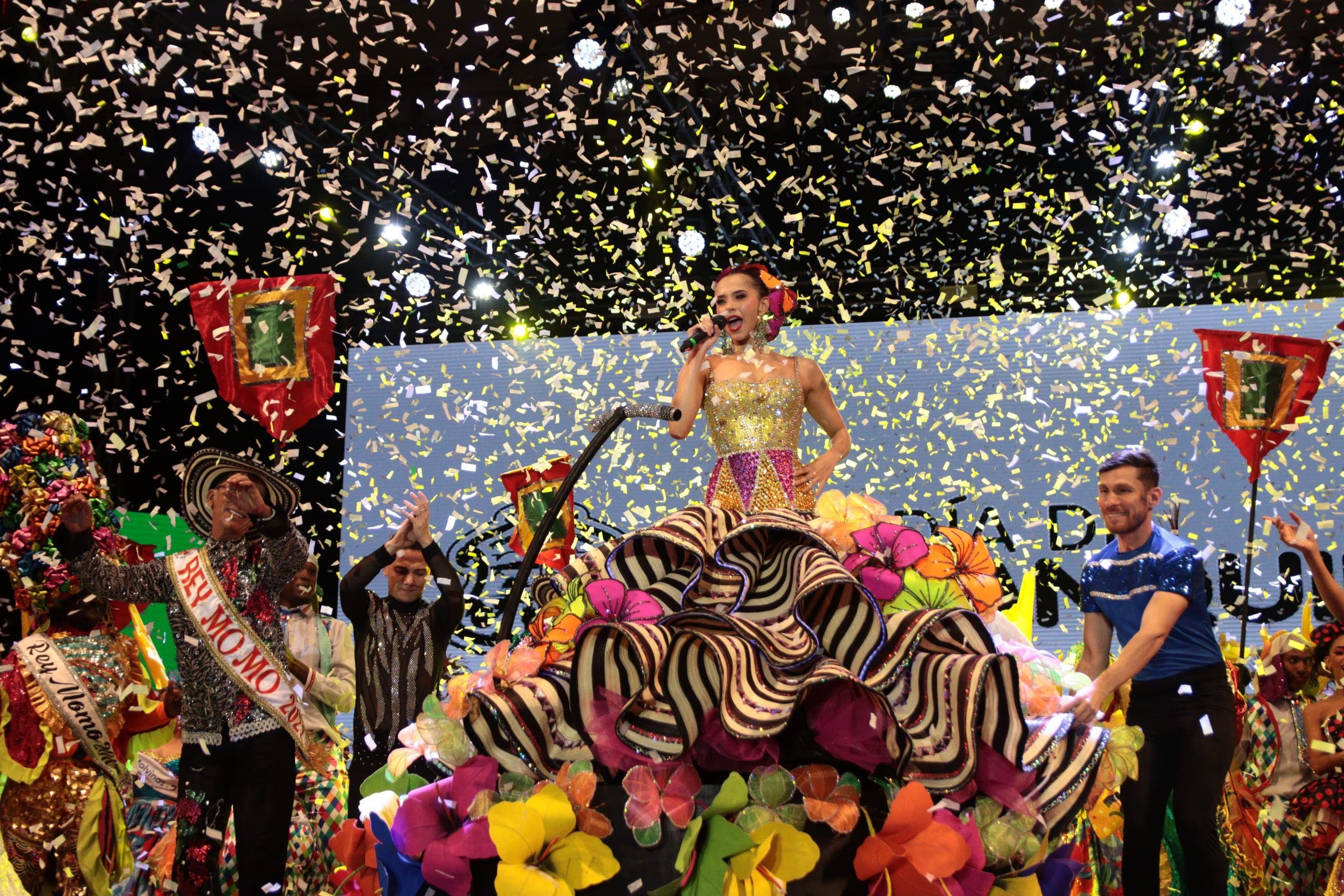 Una Tradición De 120 Años "La Batalla De Las Flores" En El Carnaval De ...