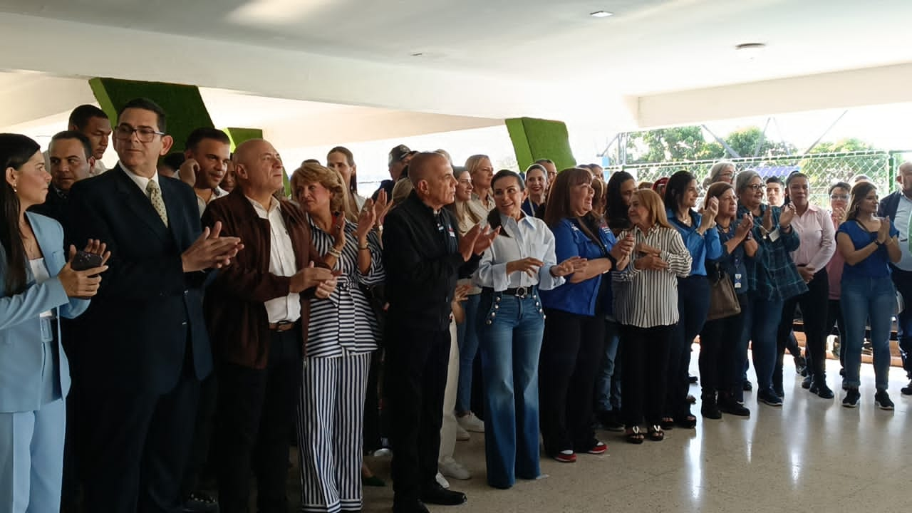 Gobernador Manuel Rosales acompañó a las Águilas del Zulia en su primer  juego en el Luis Aparicio - Qué Pasa