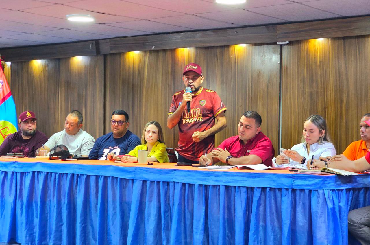 Alcalde Héctor Soto sostuvo mesa de trabajo con el sector licorero para ...