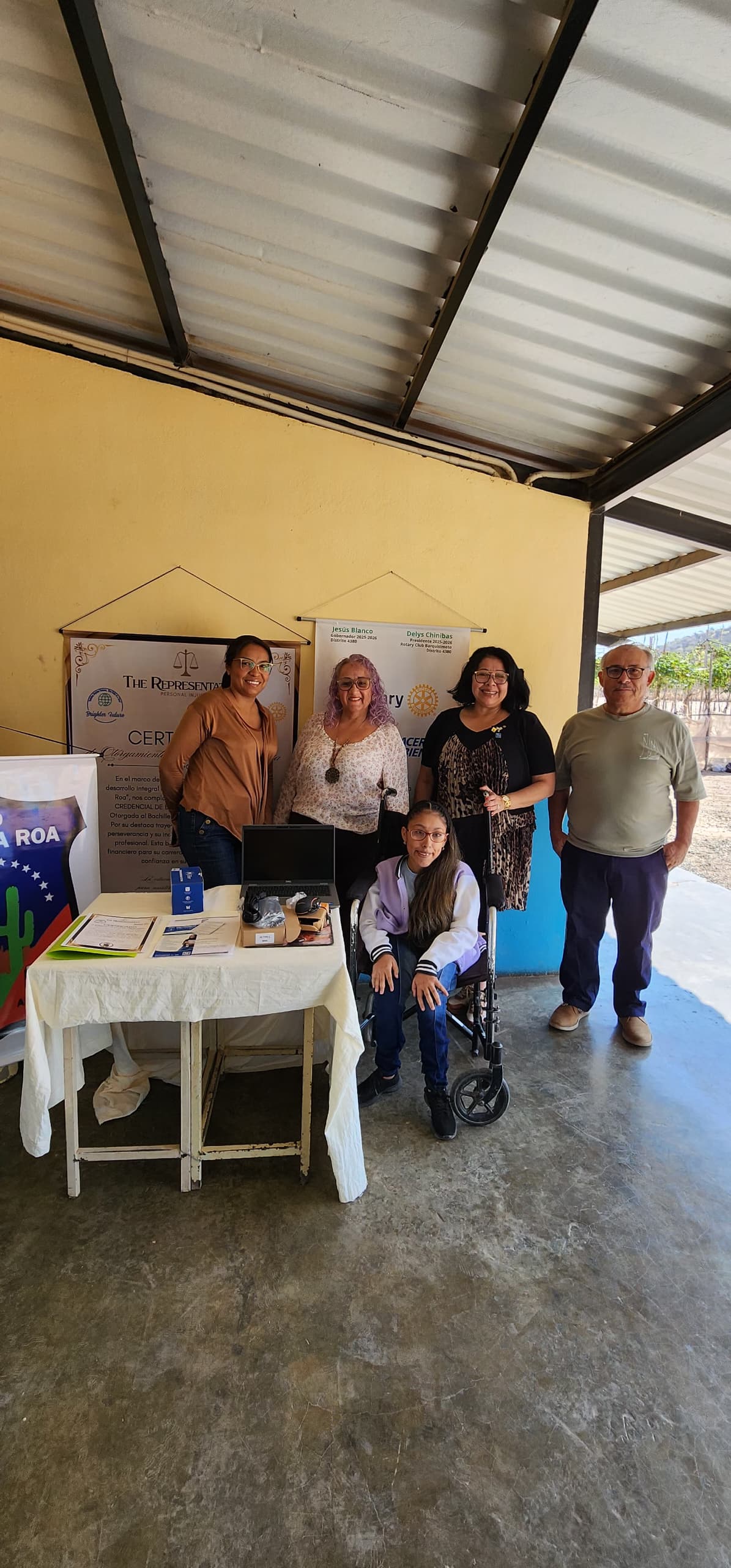 Joven barquisimetana con discapacidad recibe beca para estudios universitarios