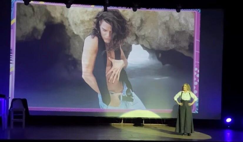 ¡Soltera sí, sola jamás! Elaiza Gil conquistó Maracaibo con una noche de risas y reflexión