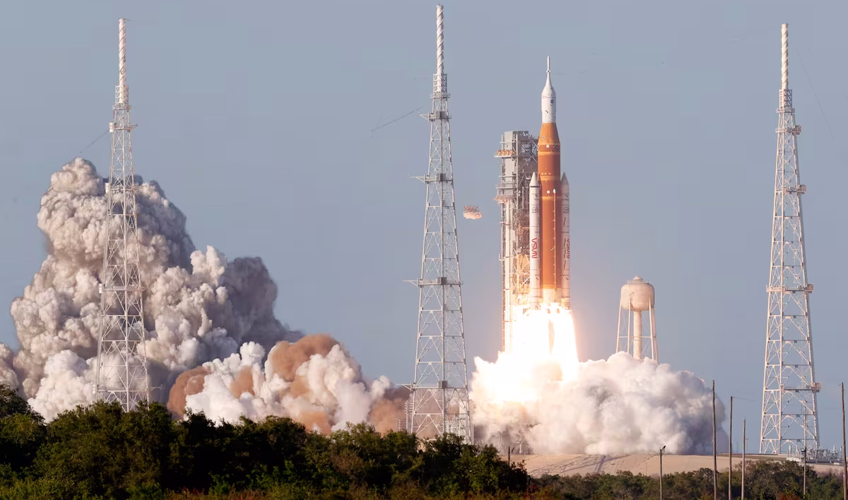 ¡Rumbo a lo desconocido!: Artemis II despega con éxito en la misión tripulada más lejana de la historia humana