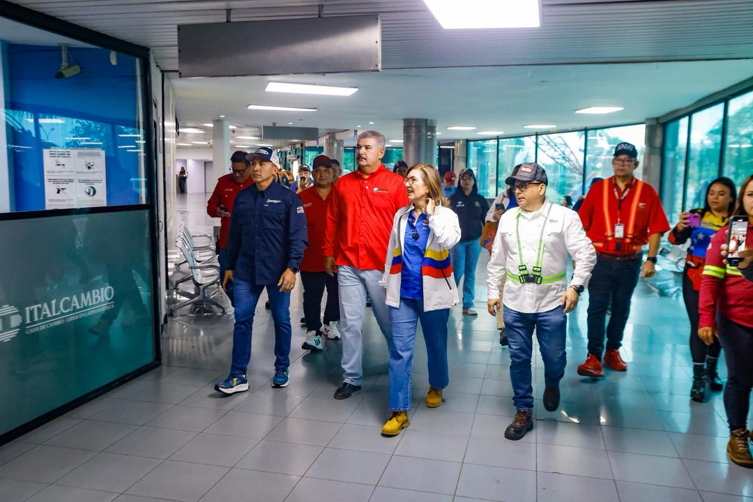 Ministra Jacqueline Farías inspeccionó trabajos de reacondicionamiento del Aeropuerto La Chinita en Maracaibo