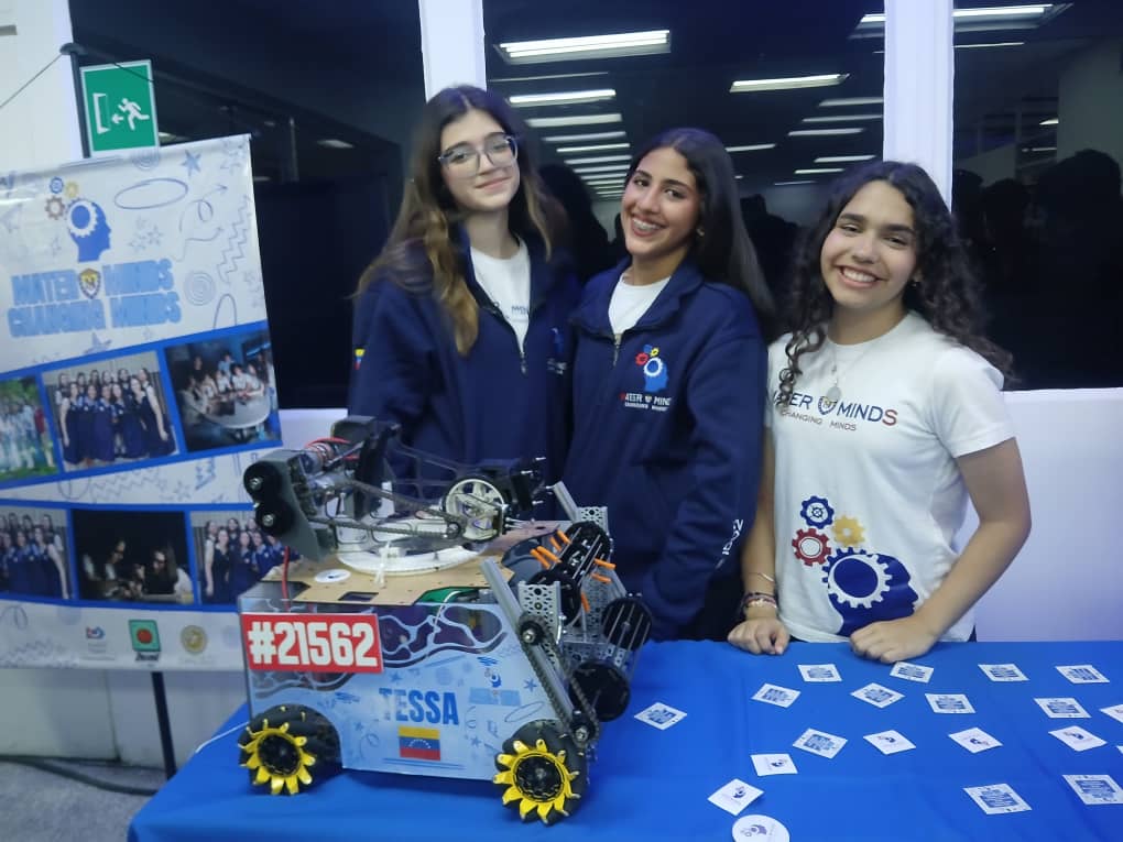 Impulsando el Futuro: Entrega de Kits de Robótica en Maracaibo