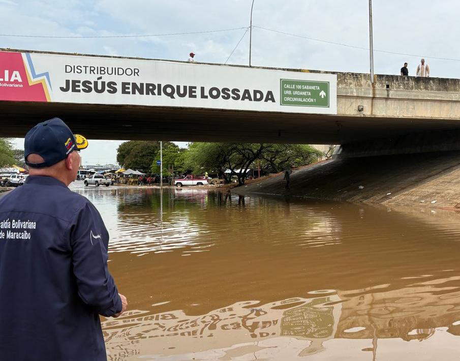 Alcalde Giancarlo Di Martino y equipo de la Alcaldía de Maracaibo atienden afectaciones por la lluvia caída en Maracaibo