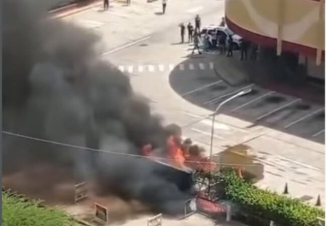 Maracaibo:Siniestro vial provoca explosión de transformador y emergencia eléctrica frente a Centro Comercial Ciudad Chinita