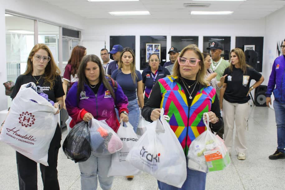 Alcaldía de Maracaibo activa! ‎Ana Clara Barboza de Di Martino: «Maracaibo se activó en los centros de acopio»‎