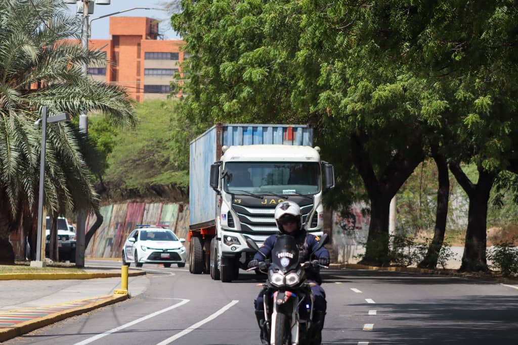 Rumbo a Caracas cargamentos de asistencia humanitaria! Alcalde Di Martino instó a seguir protocolos para hacer llegar ayuda a afectados por la tragedia