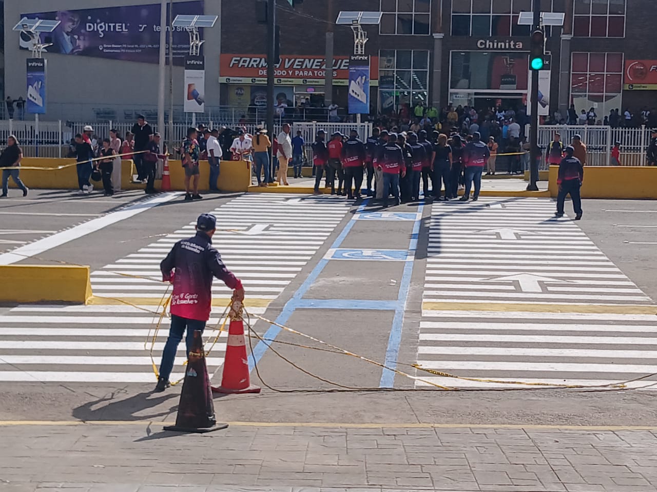 Maracaibo frena la anarquía vial: Giancarlo Di Martino inaugura moderno paso peatonal en el centro y anuncia diez más para la ciudad
