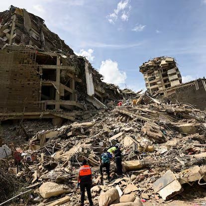 Se eleva a 1.719 el número de fallecidos, 5.034 heridos y 15.866 estan condición de damnificadas por los terremotos