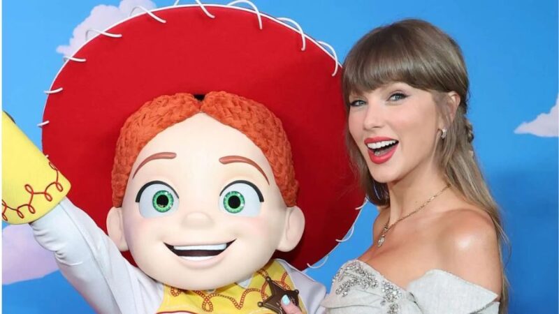 Taylor Swift brilla en el preestreno mundial de ‘Toy Story 5’ en Los Ángeles