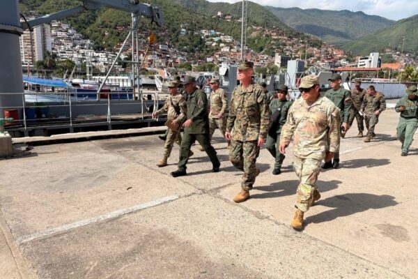 Marines estadounidenses aceleran la habilitación del puerto de La Guaira para el ingreso de ayuda
