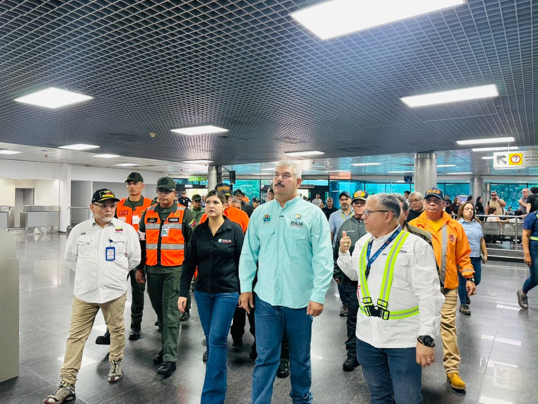 Gobernador Luis Caldera inspecciona avances en la recuperación del Aeropuerto Internacional La Chinita