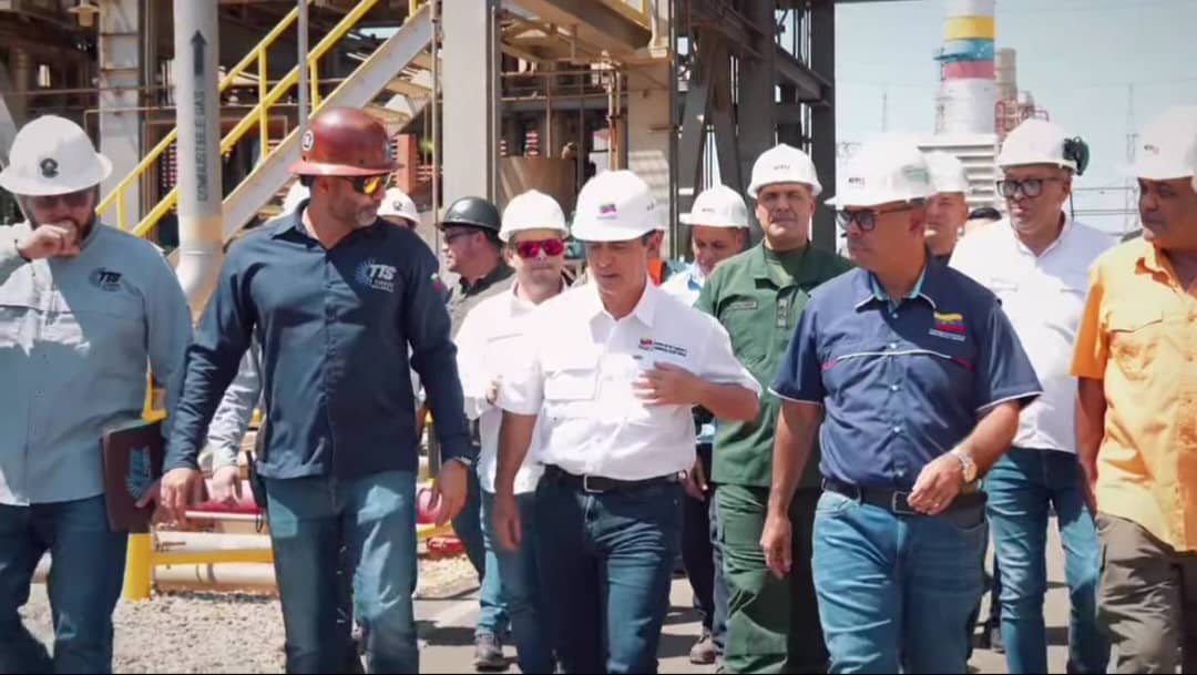 Vicepresidente sectorial de Obras Públicas y ministro de Energía Eléctrica inspeccionan planta TZ1 en Zulia