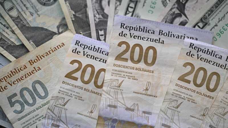 Agitación cambiaria: El bolívar se devalúa aceleradamente, mientras el país enfrenta la reconstrucción
