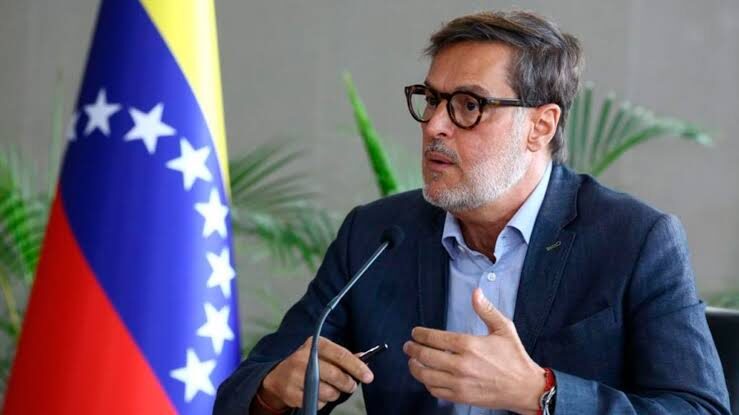 Reconfiguración en el Gabinete: Oficializan fusión ministerial y designa a Félix Plasencia en Cancillería