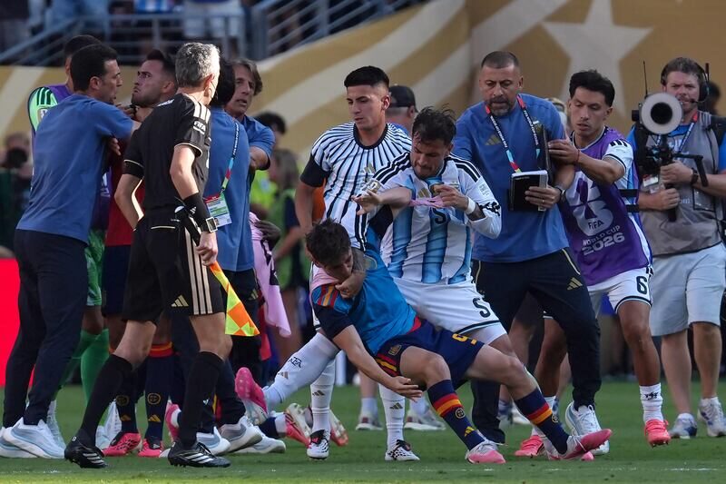 Bajo la lupa de la FIFA: Abren expediente disciplinario a Argentina por altercados en la final