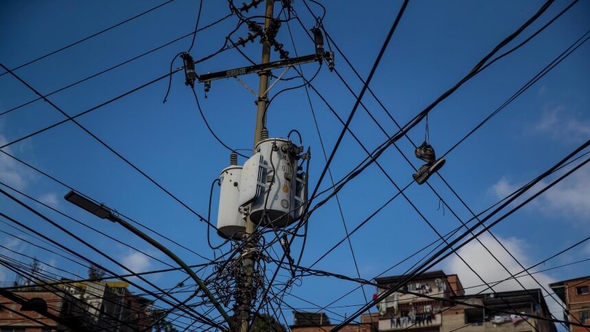 Fuerte fluctuación eléctrica sacude a Caracas y múltiples estados del país este 22jul