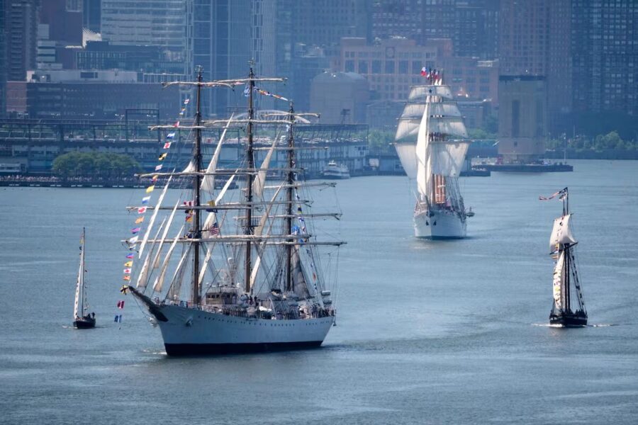 Nueva York se rinde ante la mayor flotilla de veleros en la historia por el 250° aniversario de EE. UU.