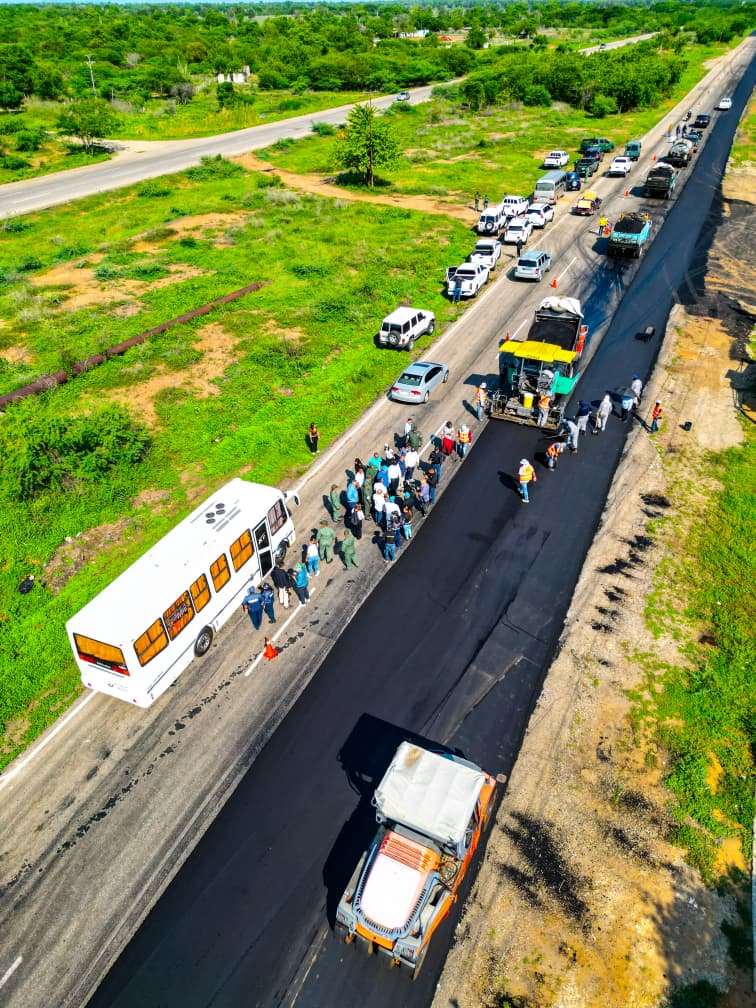 Gobernador Luis Caldera y vicepresidente sectorial de Obras Públicas y Servicios activan segundo frente de trabajo de asfaltado en la Lara-Zulia