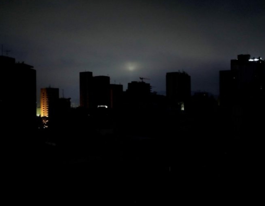 Apagón afecta a varios estados del país durante la noche del sábado