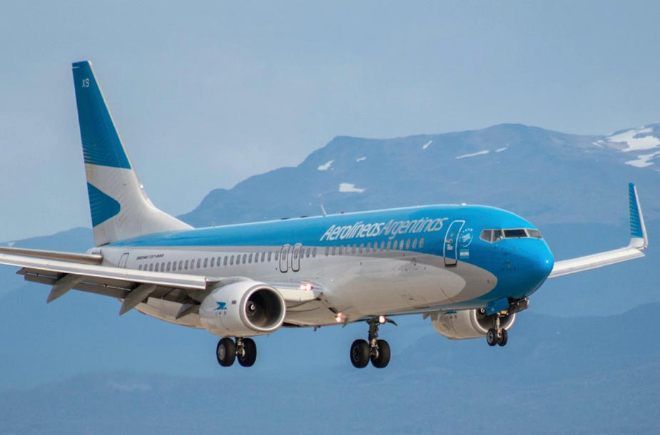 Aerolíneas Argentinas vuelve a transitar el espacio aéreo venezolano tras dos años y medio de veto