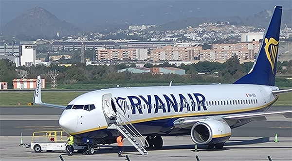 Pasajero succionado en pleno vuelo alista demanda millonaria tras grave incidente de Ryanair