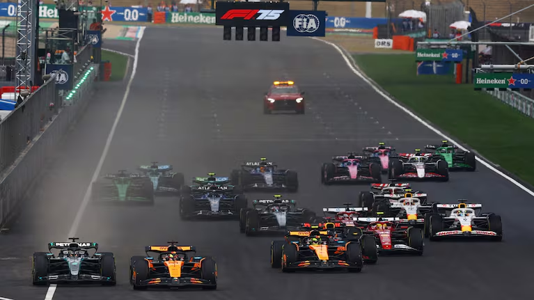 La FIA exonera a Verstappen, Hamilton y tres pilotos más tras un enredo en la salida del sprint de Zandvoort