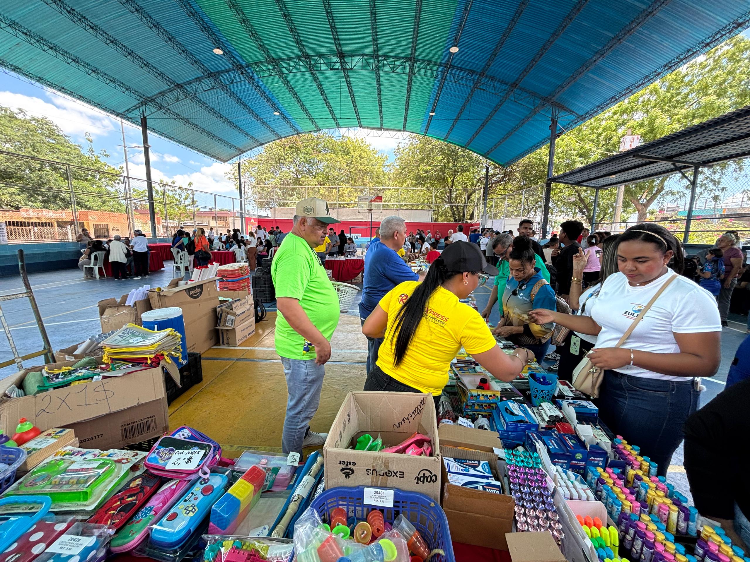 Gobernación del Zulia despliega Feria Escolar para expender útiles a precios solidarios y brindar atención médica pediátrica