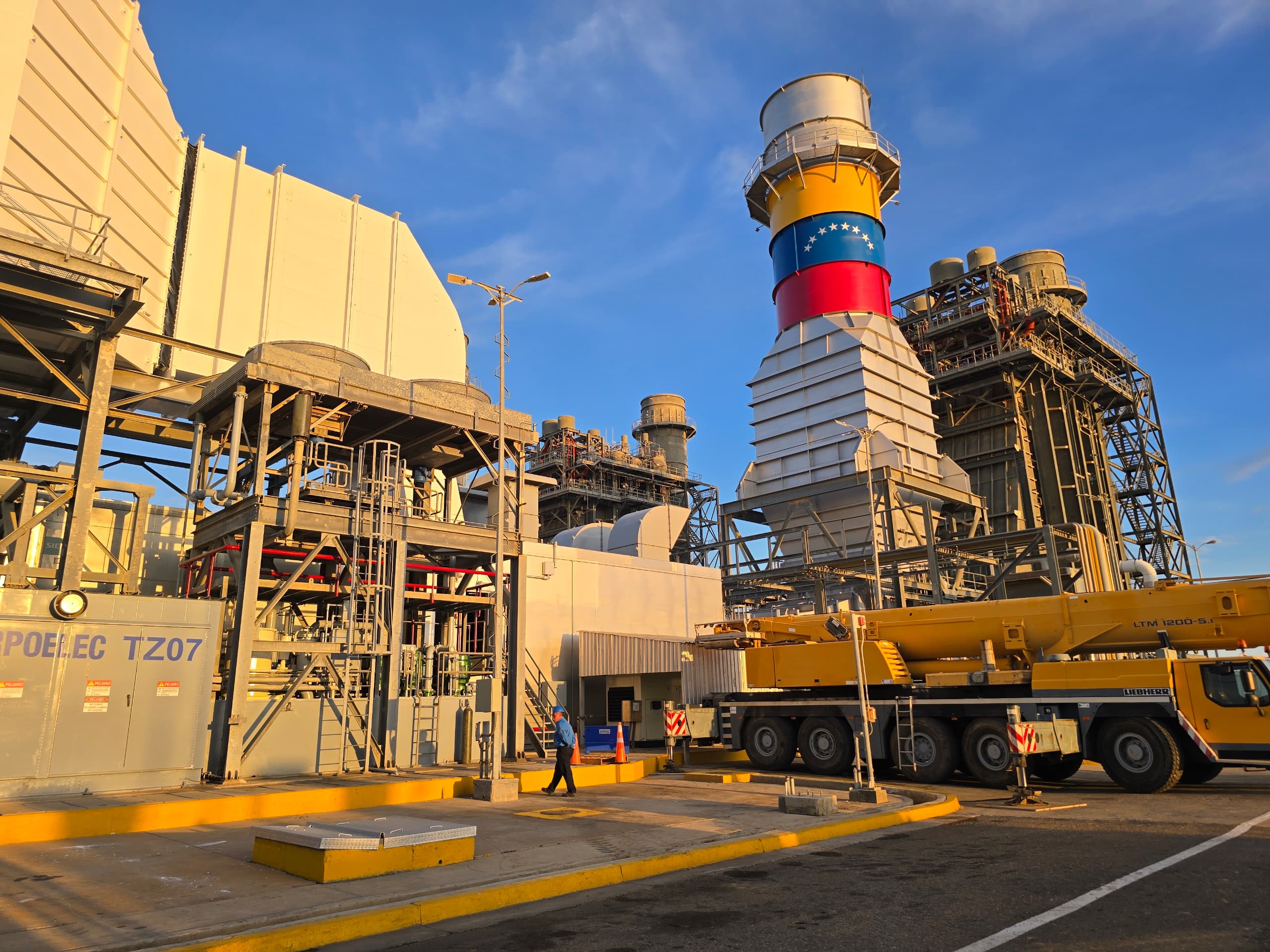Gobernador Luis Caldera presentó avances de inversión en Termozulia para la estabilidad del sistema eléctrico en el estado