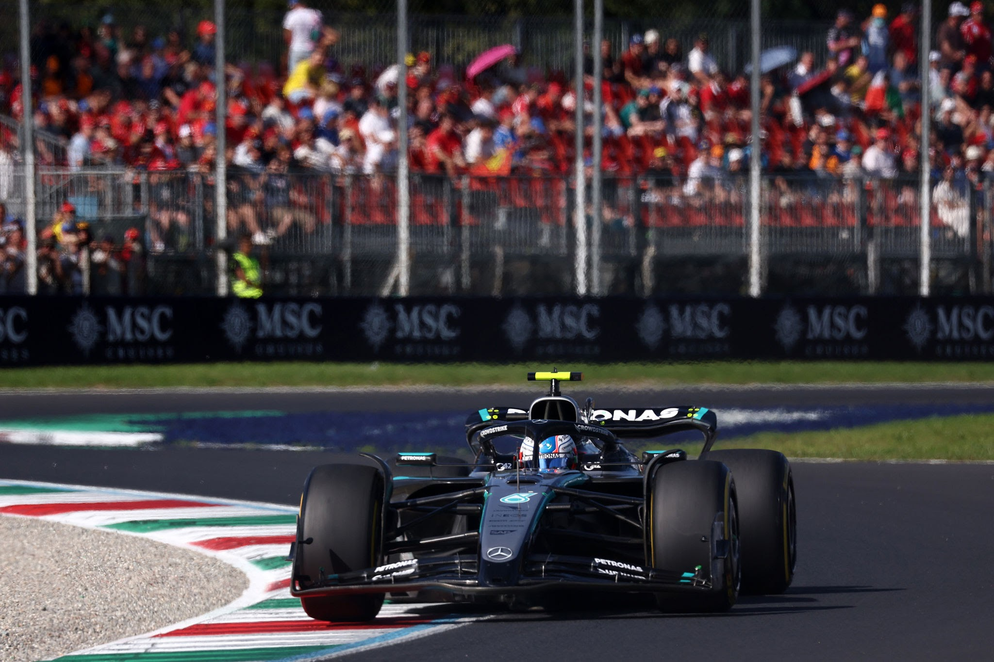 F1: Kimi Antonelli firma una remontada épica en Monza y acaricia el título mundial