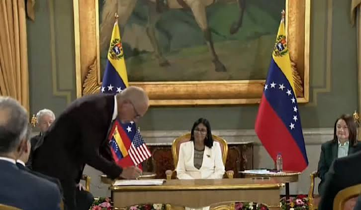 Venezuela suscribe nuevos acuerdos energéticos con multinacionales petroleras en presencia del secretario de Energía de EE. UU.