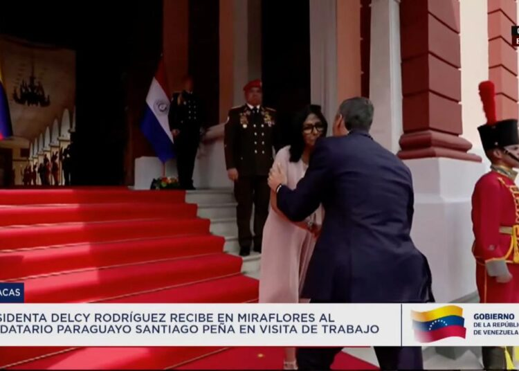 Santiago Peña se reúne con Delcy Rodríguez en Caracas para reabrir el diálogo diplomático entre Uruguay y Venezuela