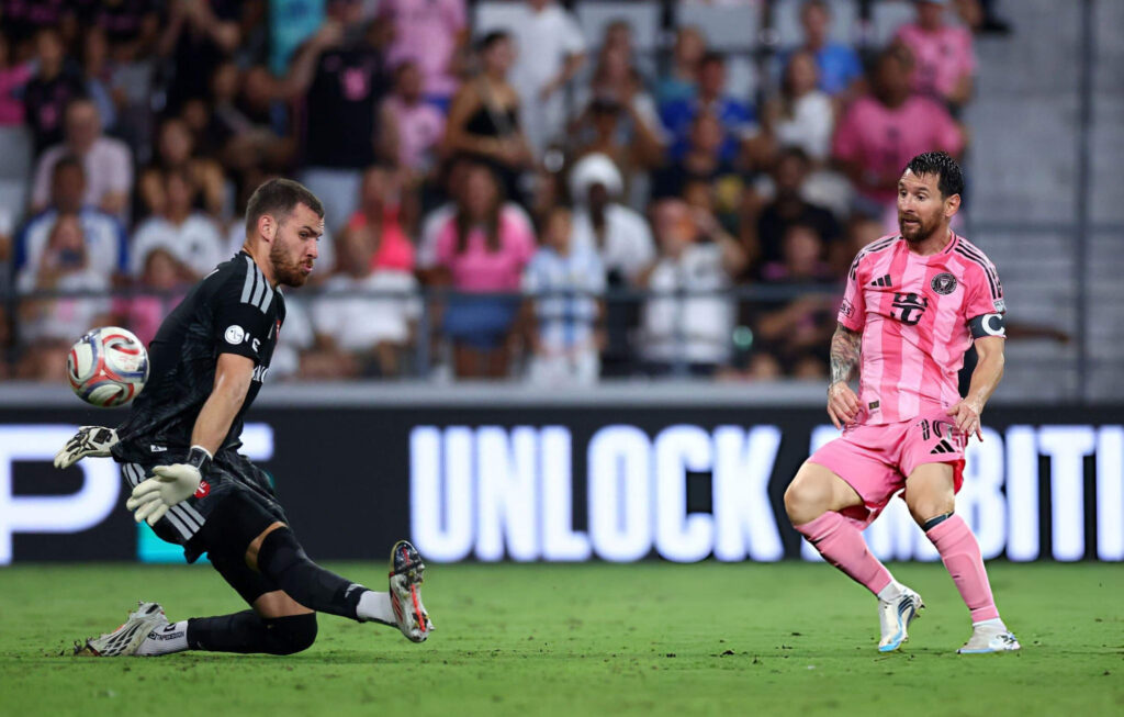 Messi marca un golazo de tiro libre pero el Inter Miami cae en el último suspiro