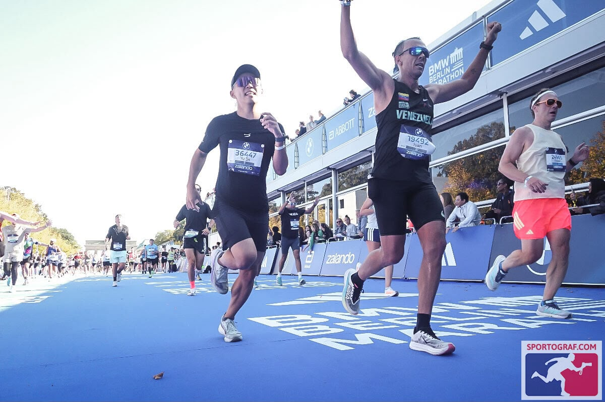 Juan Pablo Fereira completa los 42k del Maratón de Berlín en honor a Chino Miranda y su mensaje de superación