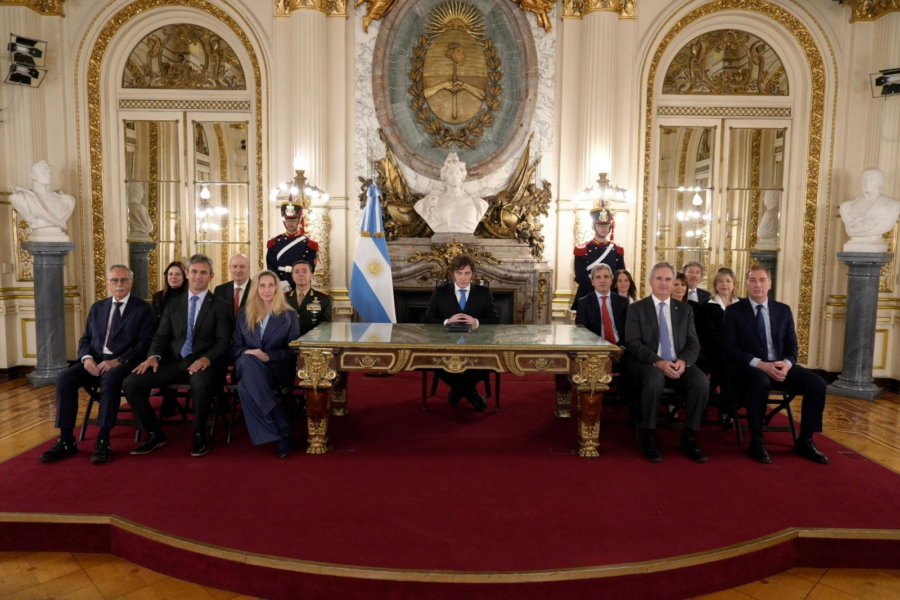 Argentina sancionará a empresas que operen en las Malvinas y levantará base naval austral