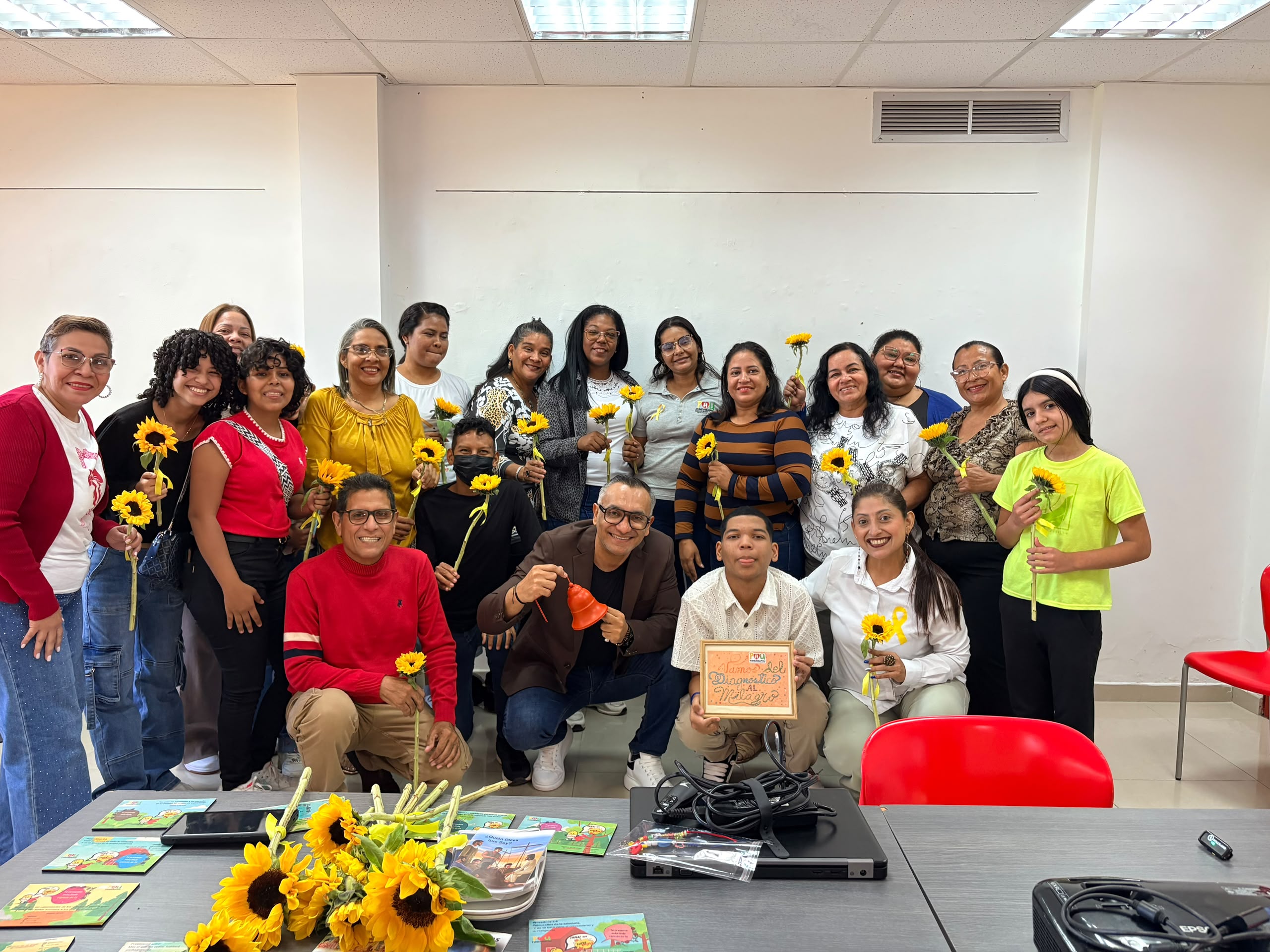 El Poder de la Gratitud con el conferencista Luis Durán llenó de testimonio de sanidad a los padres oncológicos con escritura creativa