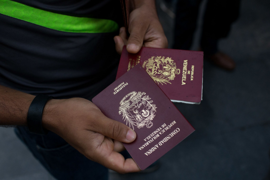 Saime rechazará en controles migratorios pasaportes vigentes que presenten deterioro físico