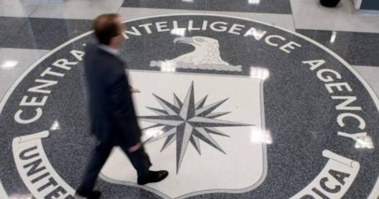 Exfuncionario de la CIA admite desvío de 194 millones de dólares