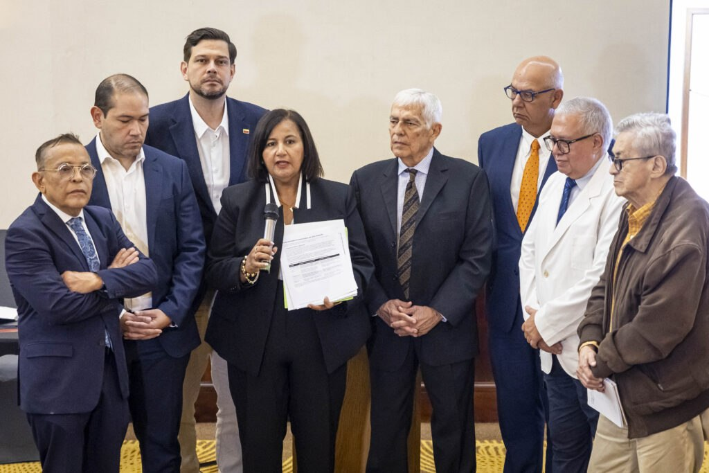 Delegación de la AN-2015 escucha al sector salud en Caracas y aboga por el libre ejercicio de la medicina