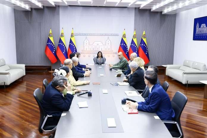 Delcy Rodríguez encabezó mesa de trabajo con gremios empresariales y centrales sindicales en Miraflores