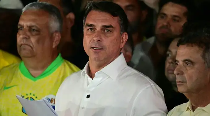 Flávio Bolsonaro anuncia que solicitará la anulación del balotaje tras la reelección de Lula da Silva