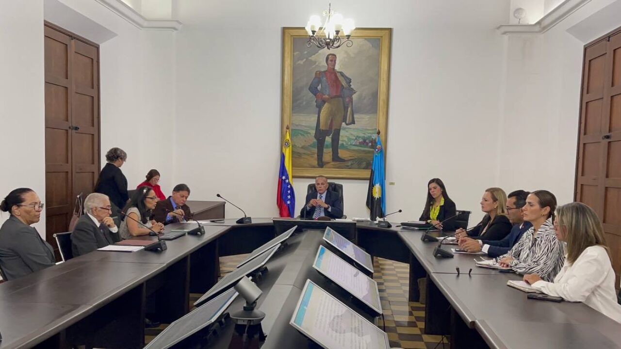 Gobernador Rosales evalúa propuestas para fortalecer el desarrollo científico y tecnológico en la región zuliana