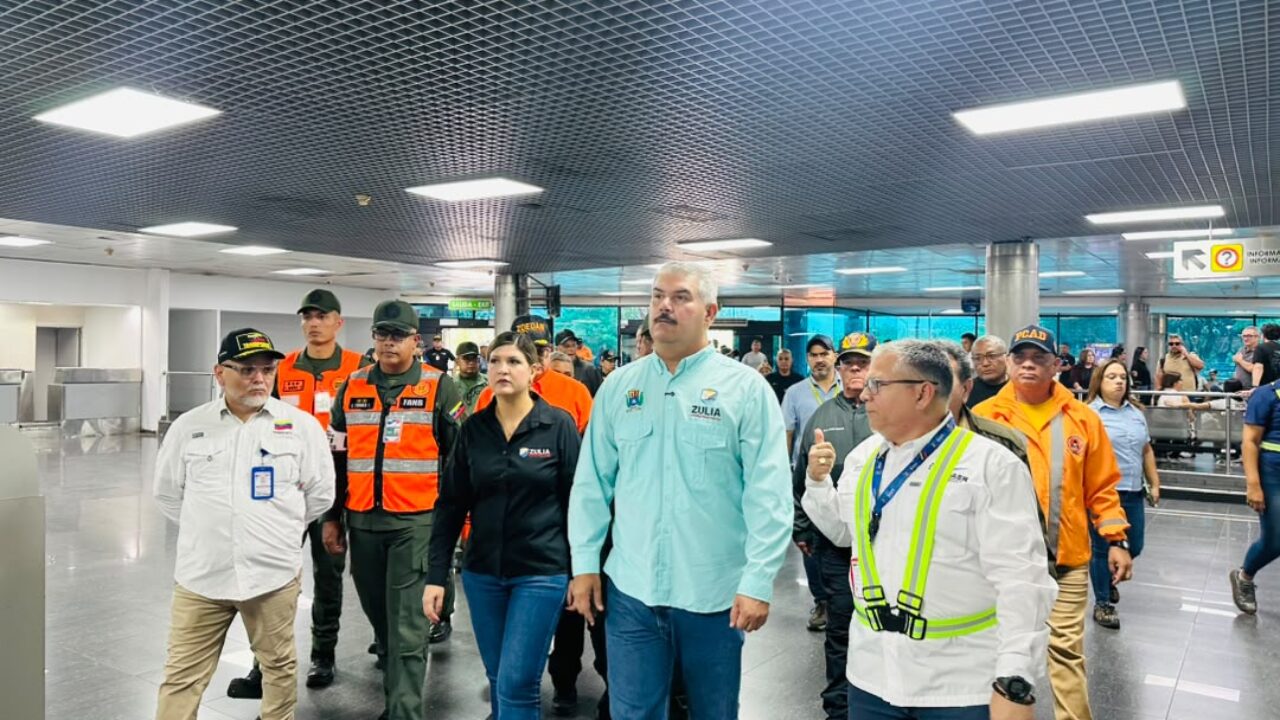 Gobernador Luis Caldera inspecciona avances en la recuperación del Aeropuerto Internacional La Chinita