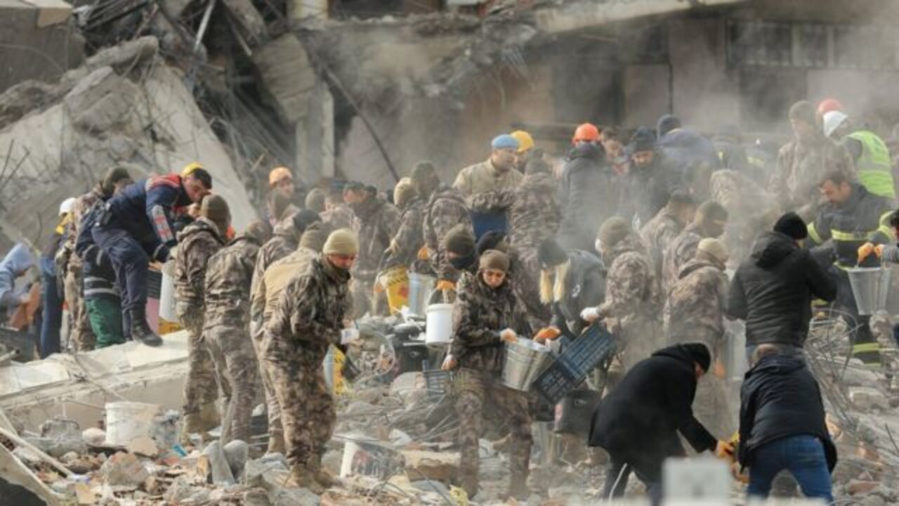 Terremoto en Turquía y Siria: al menos 1.900 muertos y cientos de heridos tras potente sismo de magnitud 7,8