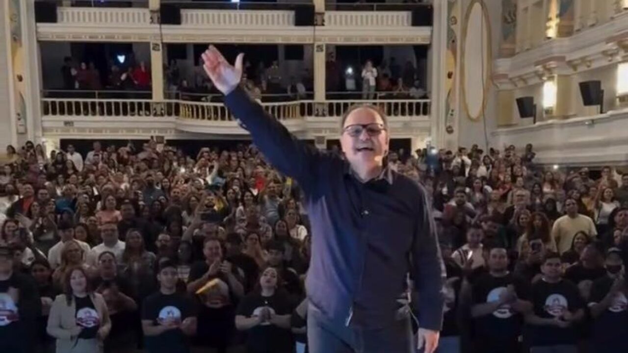 Eduardo Rodríguez llenó el Teatro Baralt con su conferencia “Credibilidad, la mejor cosecha”