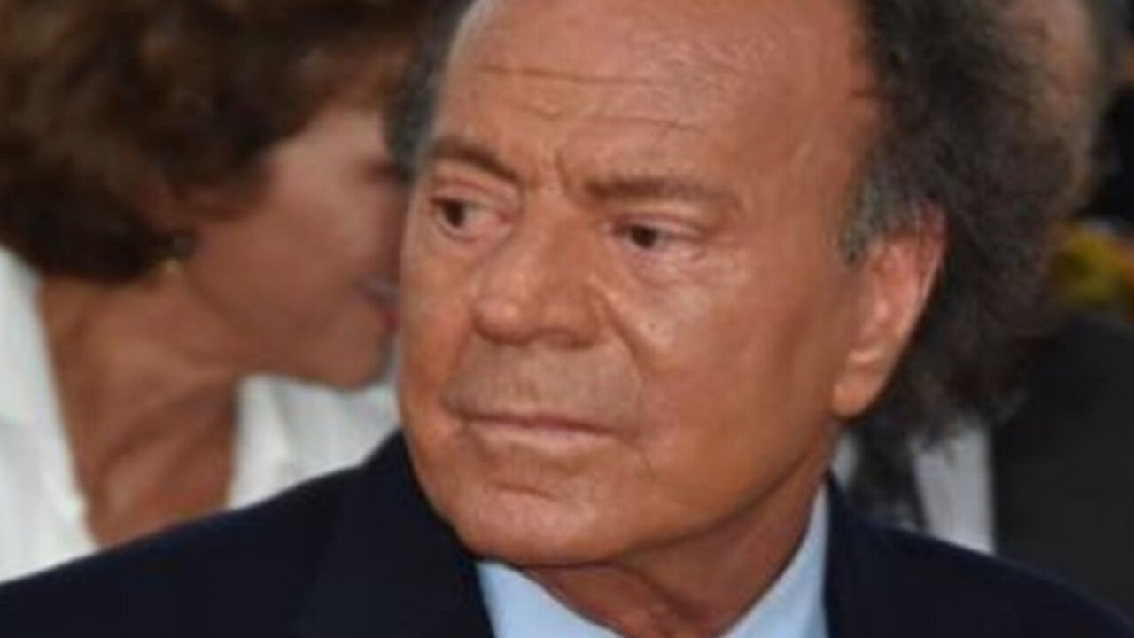 CASO JULIO IGLESIAS | La defensa del artista contraataca: Exigen archivo inmediato de la denuncia por «falta de jurisdicción»