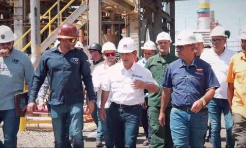 Vicepresidente sectorial de Obras Públicas y ministro de Energía Eléctrica inspeccionan planta TZ1 en Zulia