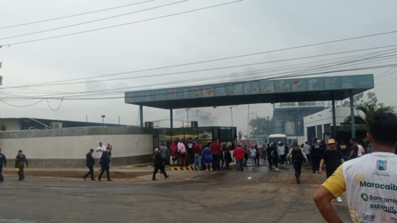 Controlan incendio reportado en camaronera del municipio San Francisco en el estado zulia