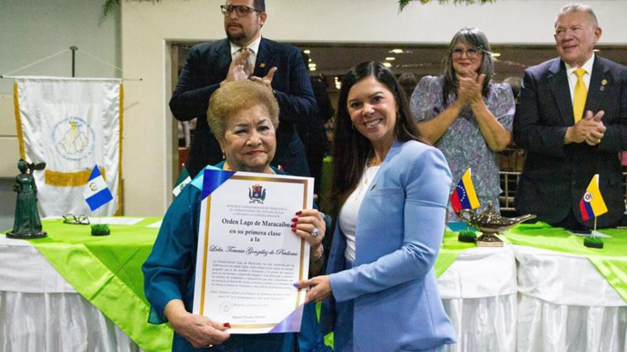 Gobernación del Zulia confirió Orden Lago de Maracaibo a María Tomasa González de Perdomo